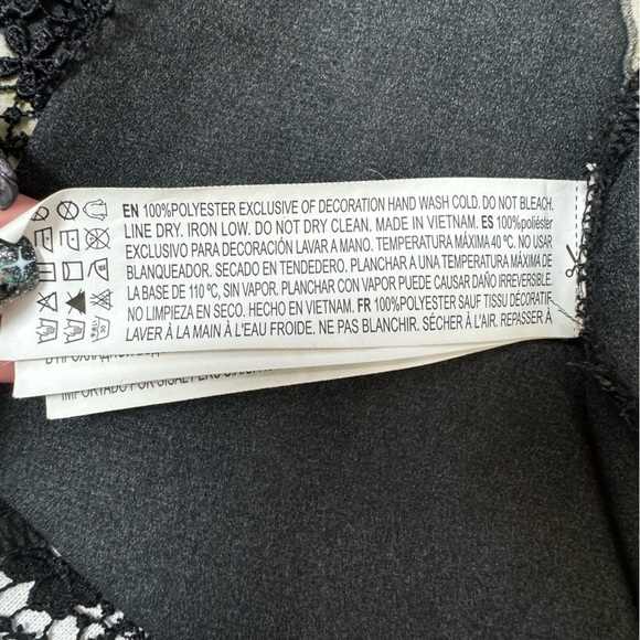 Forever 21 Contemporary Black Floral Lace Dress Size Small - Picture 12 of 13